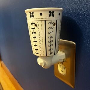 White and Black Wall Plug-In Wax Warmer